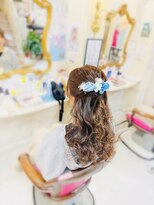 美容室 ティンカーベル ハーフアップ