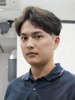 ログ(LOG)&nbsp;メンズ フェザーパーマ 大人 センターパート ビジネスマン 高松