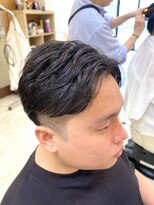 マキシム ナカイ(MAXIM NAKAI)&nbsp;メンズツーブロック刈り上げかき上げパートスタイル