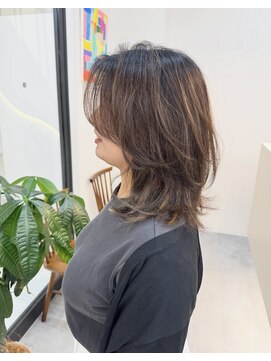 エブリ(evri) ハイライト　ミディアム　レイヤーカット　レイヤー　かきあげ