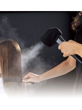 最高級ナノスチームで髪に保湿と潤いを与えお客様の髪を守ります。