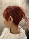 レッドカラーでモードなグラデーションショート