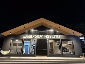 フリースタイル 舞木店(FREE STYLE)の写真/【岡崎】かっこいい空間でリラックスしながらサロンタイムを。《トレンド×清潔感》のある男に仕上げます。