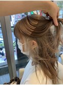 大人かわいいインナーホワイトベージュゆる巻きミディ
