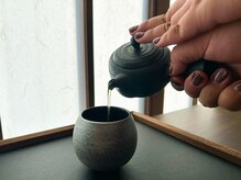 ルー ハナレ(Luu HANARE)の雰囲気（月替わりの【緑茶】を一煎、二煎、三煎と急須でたしなむ本格煎茶）