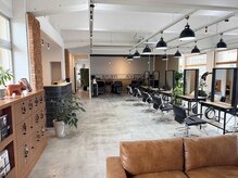 アンアンアヴェダ 沖縄ライカム店(anan aveda)の雰囲気（広々とした空間で、おしゃれをお楽しみください◎）