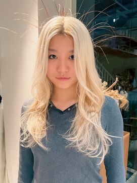 エルム 原宿 表参道(yelm) ホワイトベージュ/ケアブリーチ/韓国レイヤー/ブロンドヘア/原宿