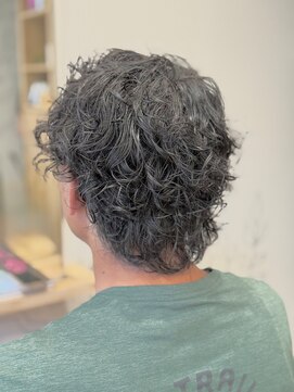 ヘアルームニコ(Hair Room Nico) 無造作サーフカールで、朝もラクな大人メンズスタイル