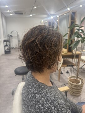 シロ(shiro.) 大きなカールパーマ！かわいいショートカット