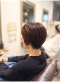 丸みショートと艶レッドブラウンの上品大人美髪スタイル仕上げ