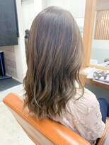 ユッカ エルア 武庫之荘南口(YUCCA elua) [エルア角床]大人かわいいミディアムレイヤー