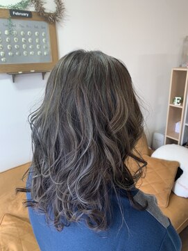 エルフゥ(Elle fou) たっぷりハイライト　ブルーアッシュ