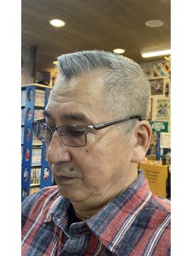 カットハウス 角刈りベースのサイドバック風