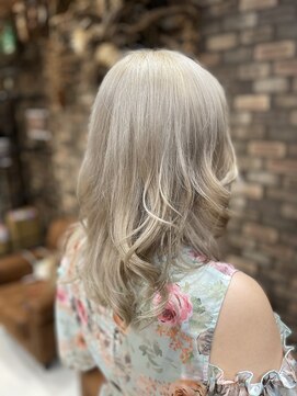 ネウィ 八王子(newi) トリプルカラー/ホワイトベージュ