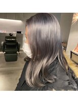 リール(rire)&nbsp;デザインカラーレイヤーカットウェットヘア夏オリーブベージュ