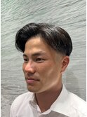 スーツ黒髪ツーブロック七三ショートビジネススタイル