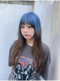 ロングレイヤーブリーチデザインブルー×ベージュのルーツカラー