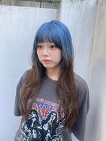 ソレイユトウキョウシブヤ(SOLEIL TOKYO shibuya)&nbsp;ロングレイヤーブリーチデザインブルー×ベージュのルーツカラー