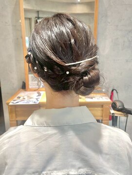 アフィナー(Afinar) 【横浜/横浜駅】パールで華やか◎大人上品シニヨン