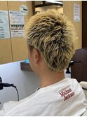金髪スパイキーショート