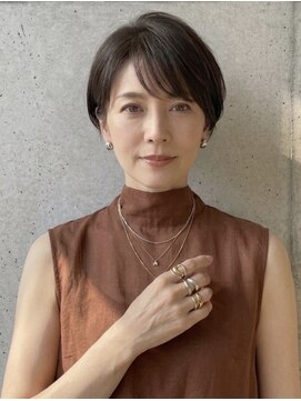 アメリア(ameria) 40代50代耳掛けショートボブ