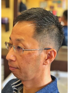 キングズバーバーショップ ツービッツ(King's Barbershop 2-bits) フェード