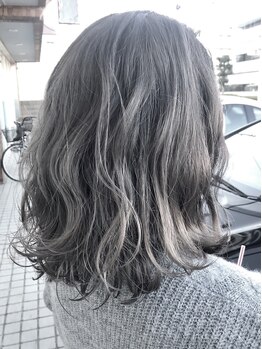ラウレア(LauLe'a)の写真/この秋はダメージが少ないデザインカラーで柔らかい雰囲気に♪周りと差が付くスタイルでオシャレ度UP◎