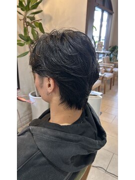 ヴィアンカ(Vianca) センターパートフェザーマッシュ