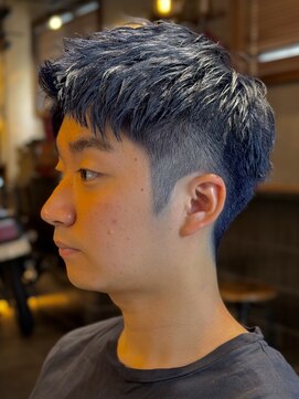 ニゲラ 町田(NIGELA) ネイビーブルー×刈り上げショート