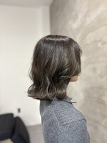 レンネ(Renee)&nbsp;色気レイヤーボブ×秋のトレンド透明感カーキアッシュ