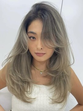 ヨロ 上野(YOLO) ハイライトカラーミルクティーベージュレイヤーカット