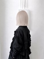 ミュー(Mu)&nbsp;ホワイトブロンド　ボブ　ハイトーン