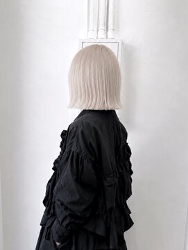ミュー(Mu) ホワイトブロンド　ボブ　ハイトーン