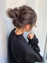 トロニー(TLONY) グレージュ お団子アレンジ stylist/miaki