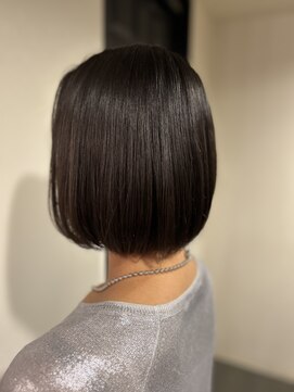 ロビンソン(Robinson) 切りっぱなしボブ