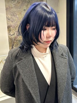 ソル ジングウマエ(SOL JINGUMAE) mayu//ミディアムレイヤーウルフハッシュカットネイビーブルー