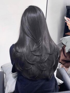 エル バイ アンキシム(elu by AHNKISM) くびれレイヤーカット韓国顔まわりオルチャン心斎橋