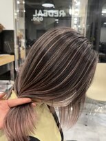 レディアル 大宮(REDEAL ope.) 白髪ぼかしバレイヤージュ/大人女性バレイヤージュ