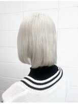 ココ 本八幡(KOKO)&nbsp;黒髪クラゲヘアーオリーブグレー小顔ココアベージュ丸型卵型ボブ