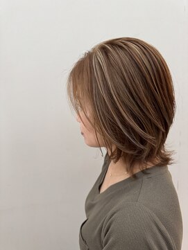 イーエル グランデ(e.ll grande) 外ハネレイヤースタイル