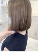 イメチェンホワイトブロンド外ハネボブ美髪ワイドバング