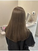 オリーブベージュ