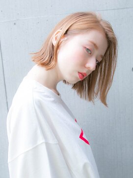 ルティア(Lutia) 切りっぱなしボブ　アッシュベージュ　ハイトーン