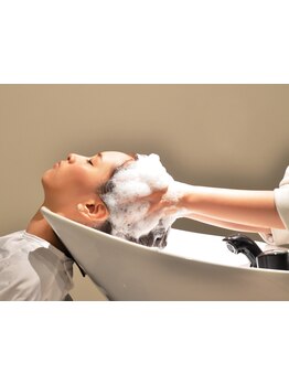 【オージュア・ケラスターゼ使用】ヘッドスパで頭皮の皮脂汚れを落とし徹底ケア！トリートメント効果も◎