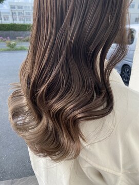 ルプラ チッタ(le-pla Citta) つやつやベージュカラー