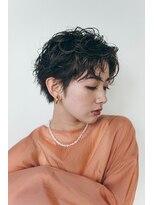 ピズム(PISM)&nbsp;カーリークールショート／カーキグレージュ/カーリーヘア