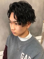 ティントバイティダ(tinto by tida) コンマヘアメンズカットセンターパートツイストスパイラルパーマ