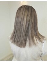 ヘアーアンドメイク ドレス(DRESS)&nbsp;白髪ぼかしハイライト