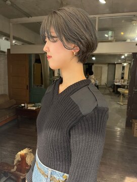 メーヴェ(Mowen) オリーブカラー×ショートカット