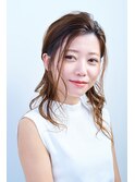 ラフな動きのエアリーカールスタイル